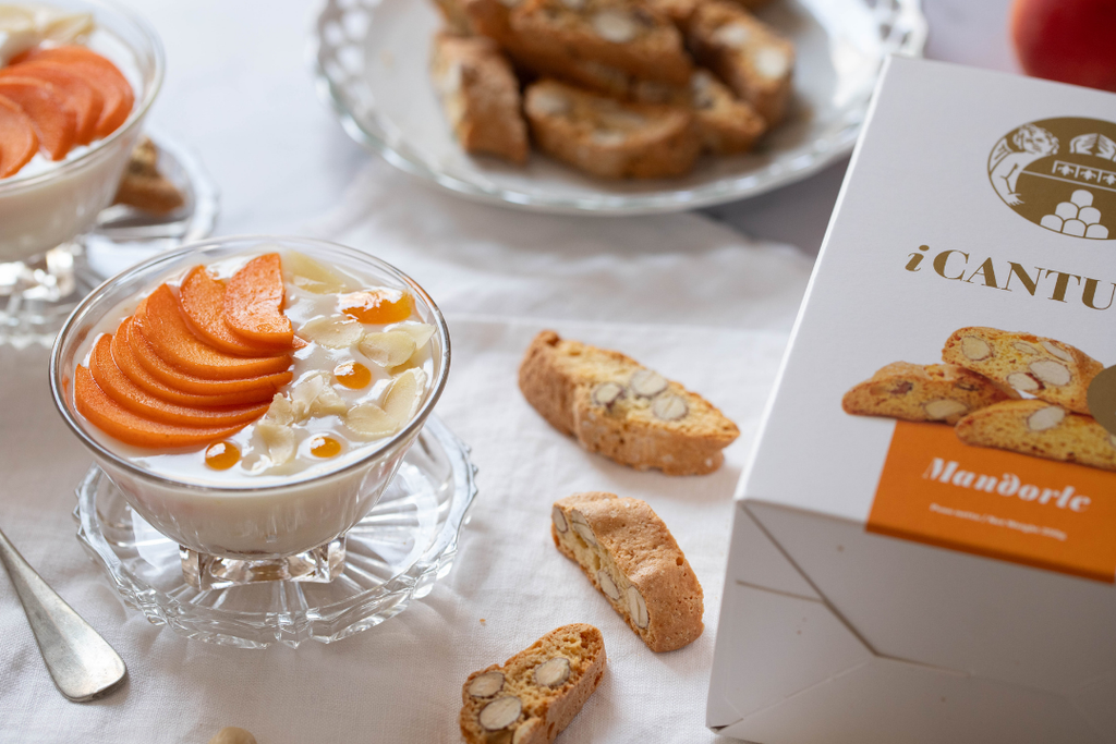 Biancomangiare con Cantucci Mandorla Bonci e albicocche
